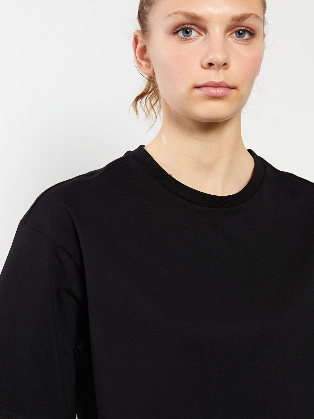 Siyah Bisiklet Yaka Düz Kısa Kollu Kadın Crop-3