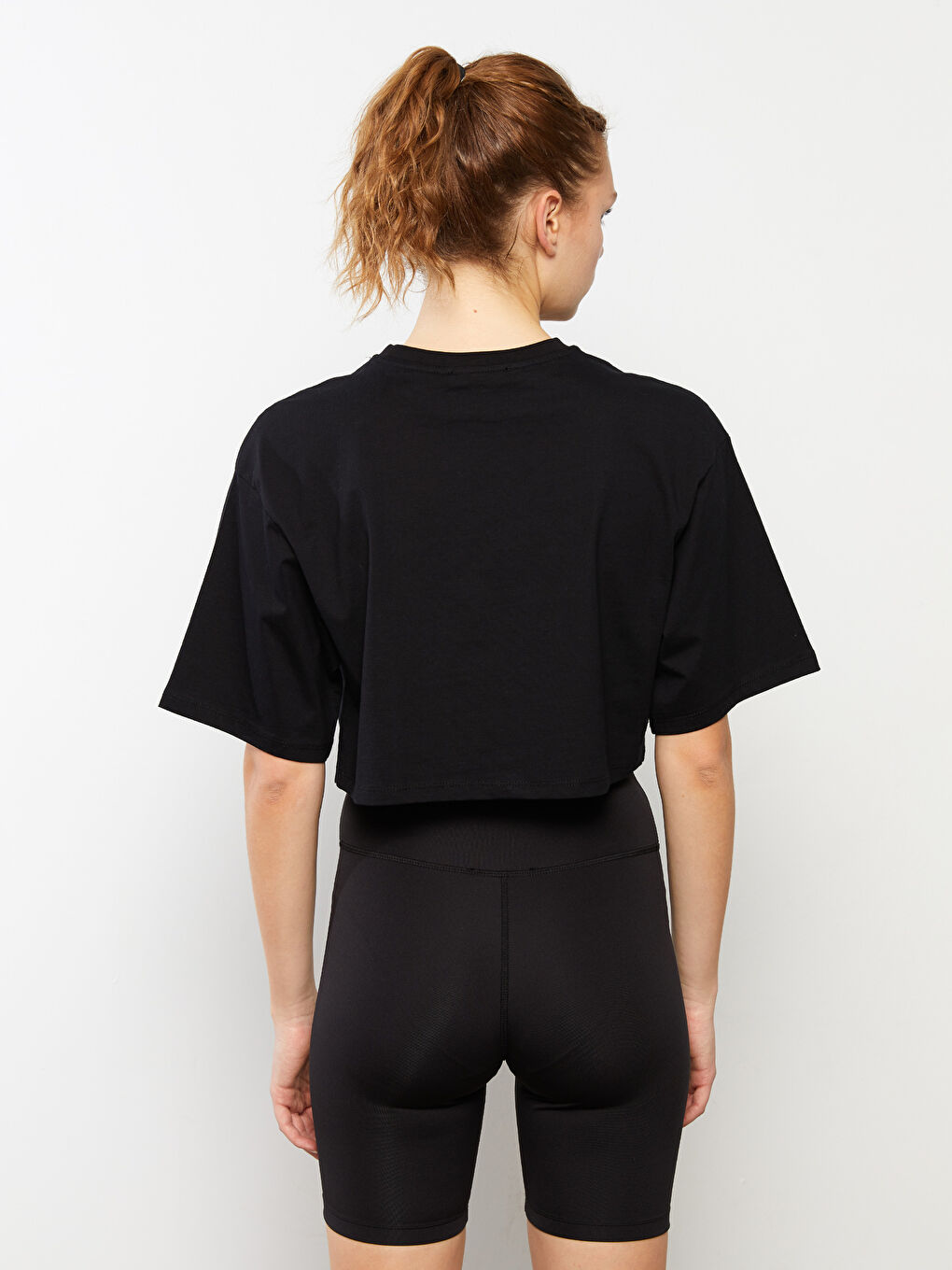Siyah Bisiklet Yaka Düz Kısa Kollu Kadın Crop-4