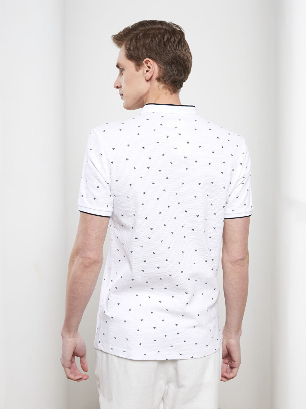 Beyaz Hakim Yaka Kısa Kollu Desenli Pike Erkek Tişört-4