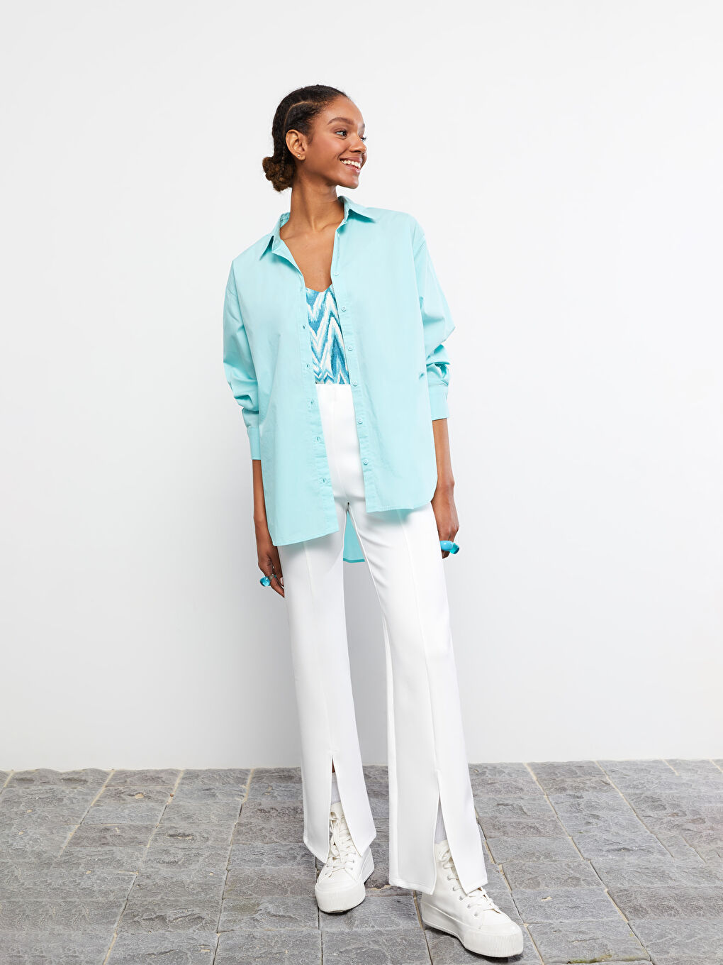 Ekru Rahat Kalıp Düz Paçaları Yırtmaçlı Kadın Pantolon-1