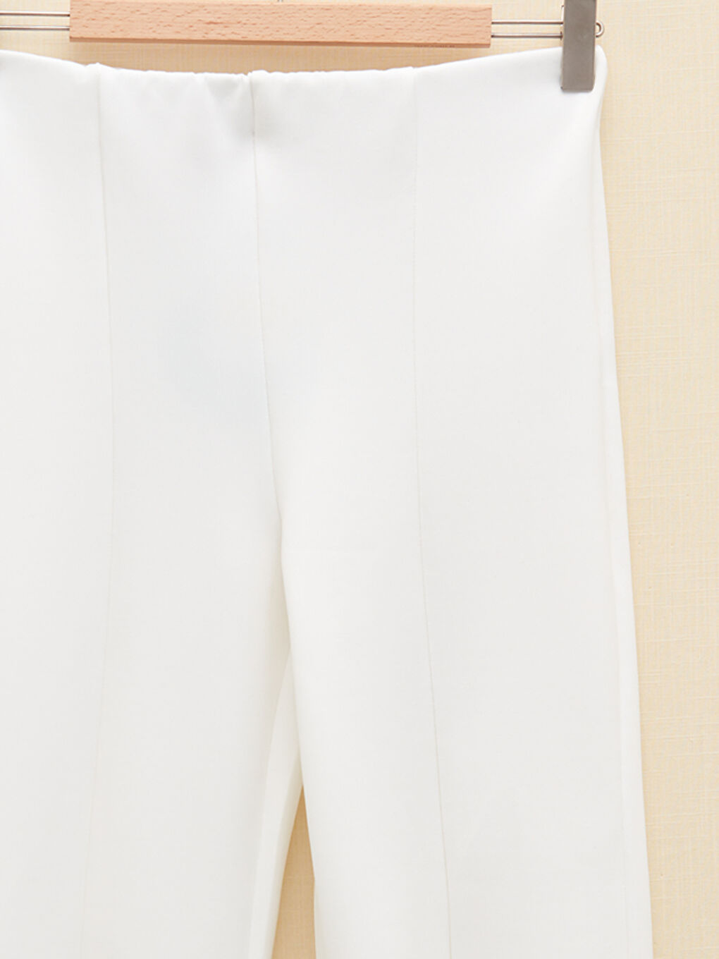 Ekru Rahat Kalıp Düz Paçaları Yırtmaçlı Kadın Pantolon-7