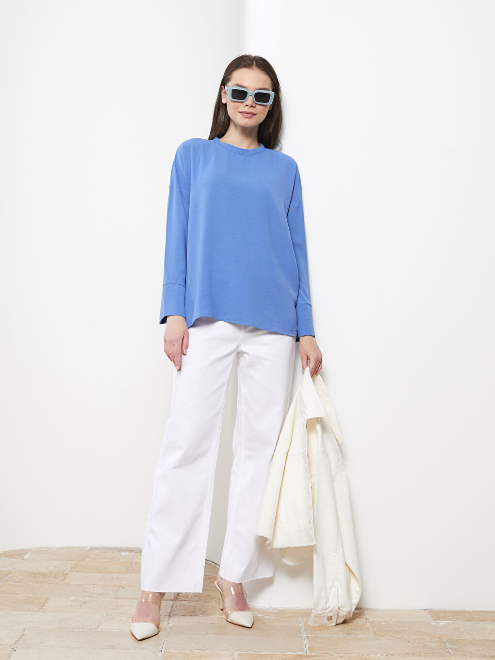 Beyaz Standart Fit Düz Cep Detaylı Kadın Rodeo Jean Pantolon