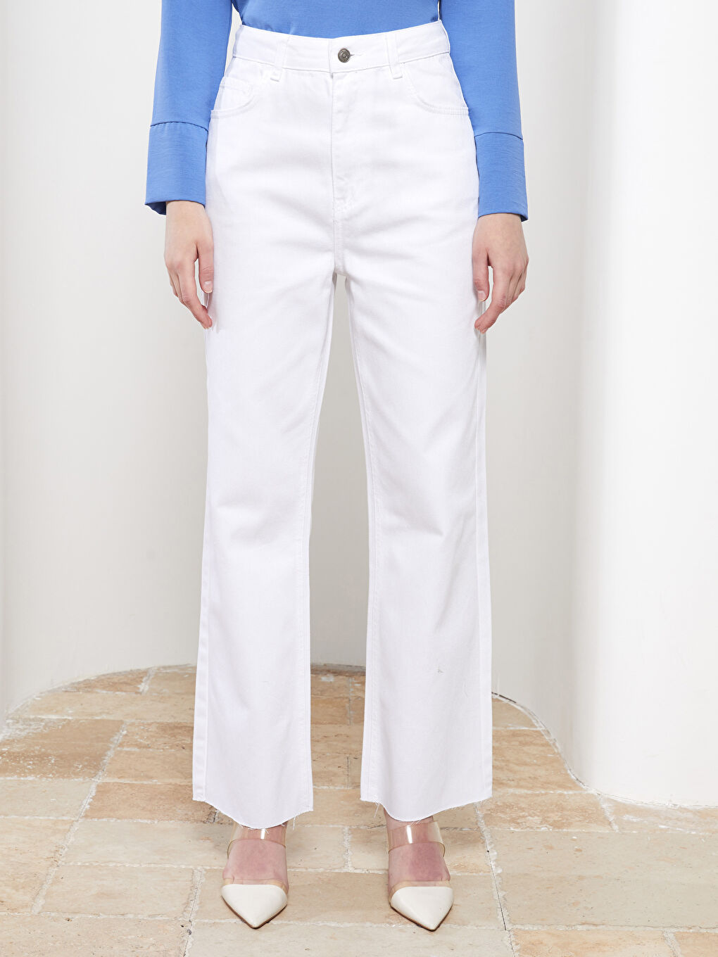 Beyaz Standart Fit Düz Cep Detaylı Kadın Rodeo Jean Pantolon-2