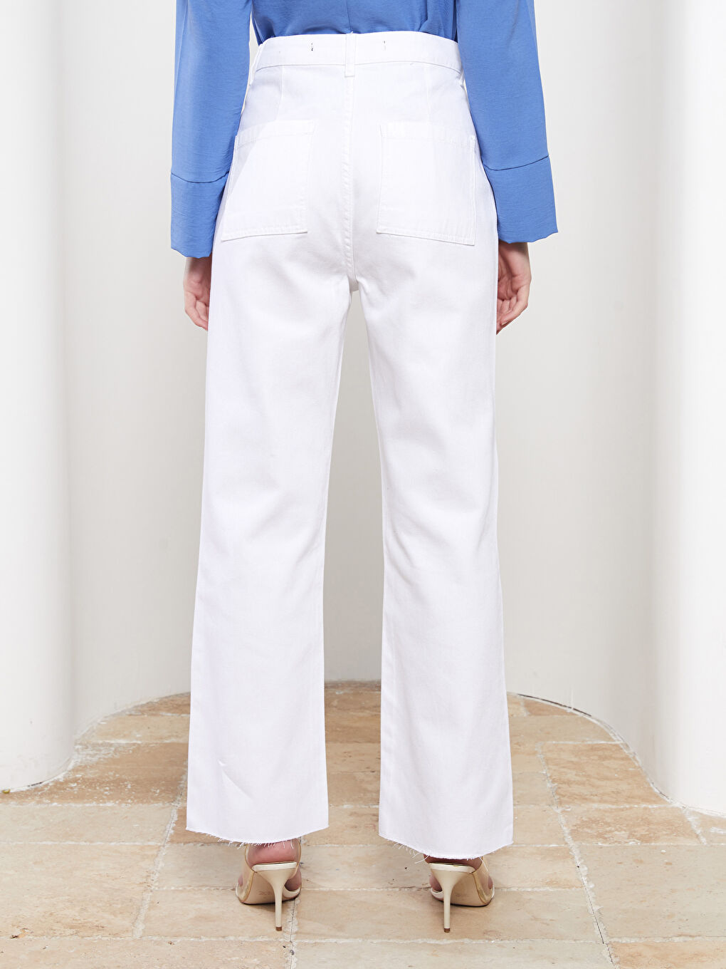 Beyaz Standart Fit Düz Cep Detaylı Kadın Rodeo Jean Pantolon-4