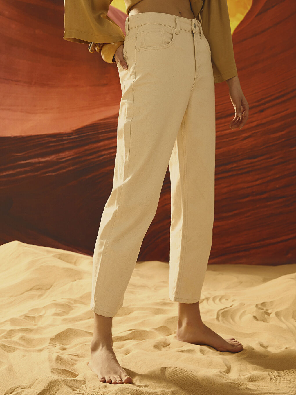 High Waisted Standard Fit Regular Pocket Detailed Women's Denim Trousers-4