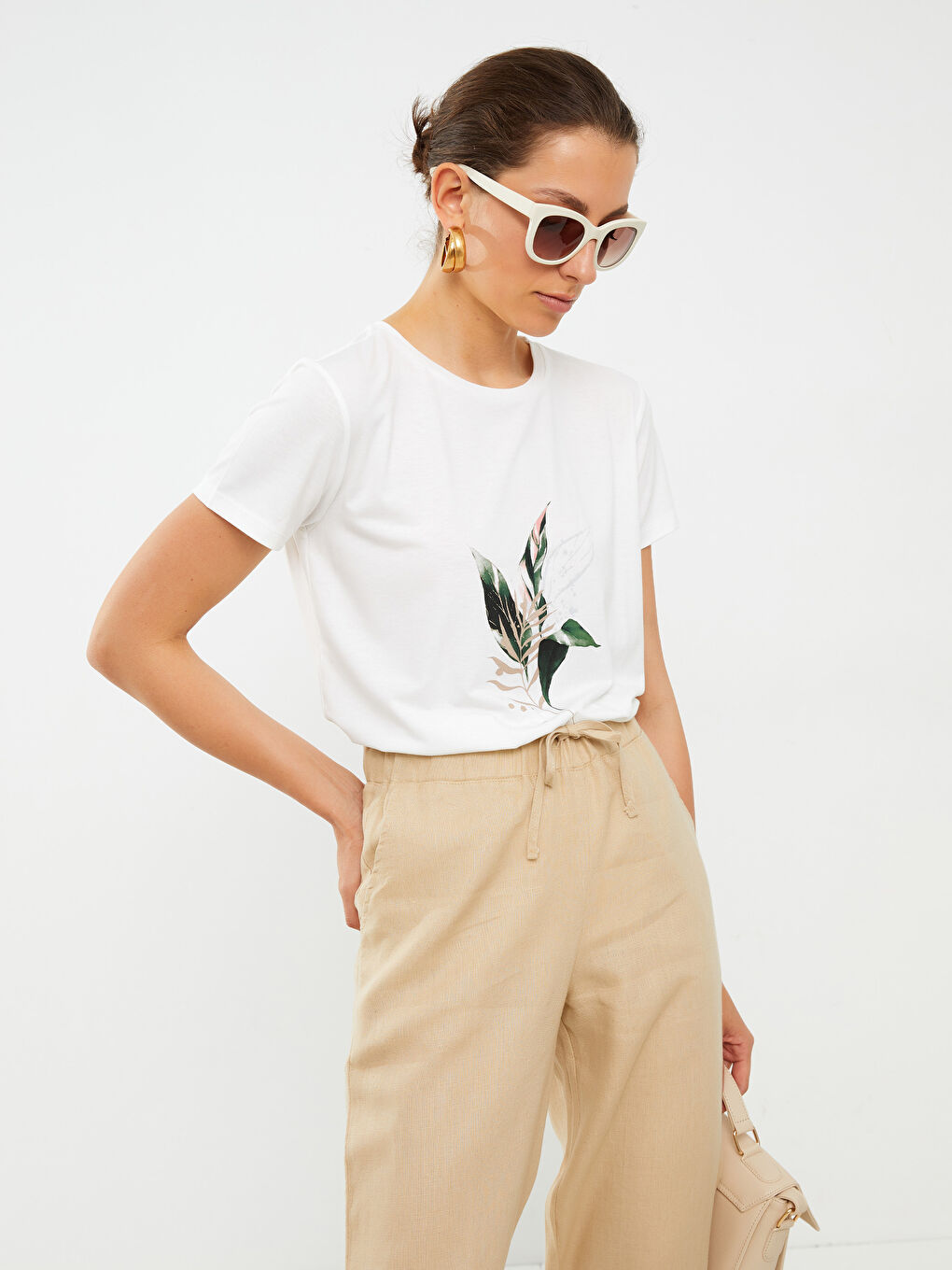 Ekru Bisiklet Yaka Baskılı Kısa Kollu Kadın Tişört-1