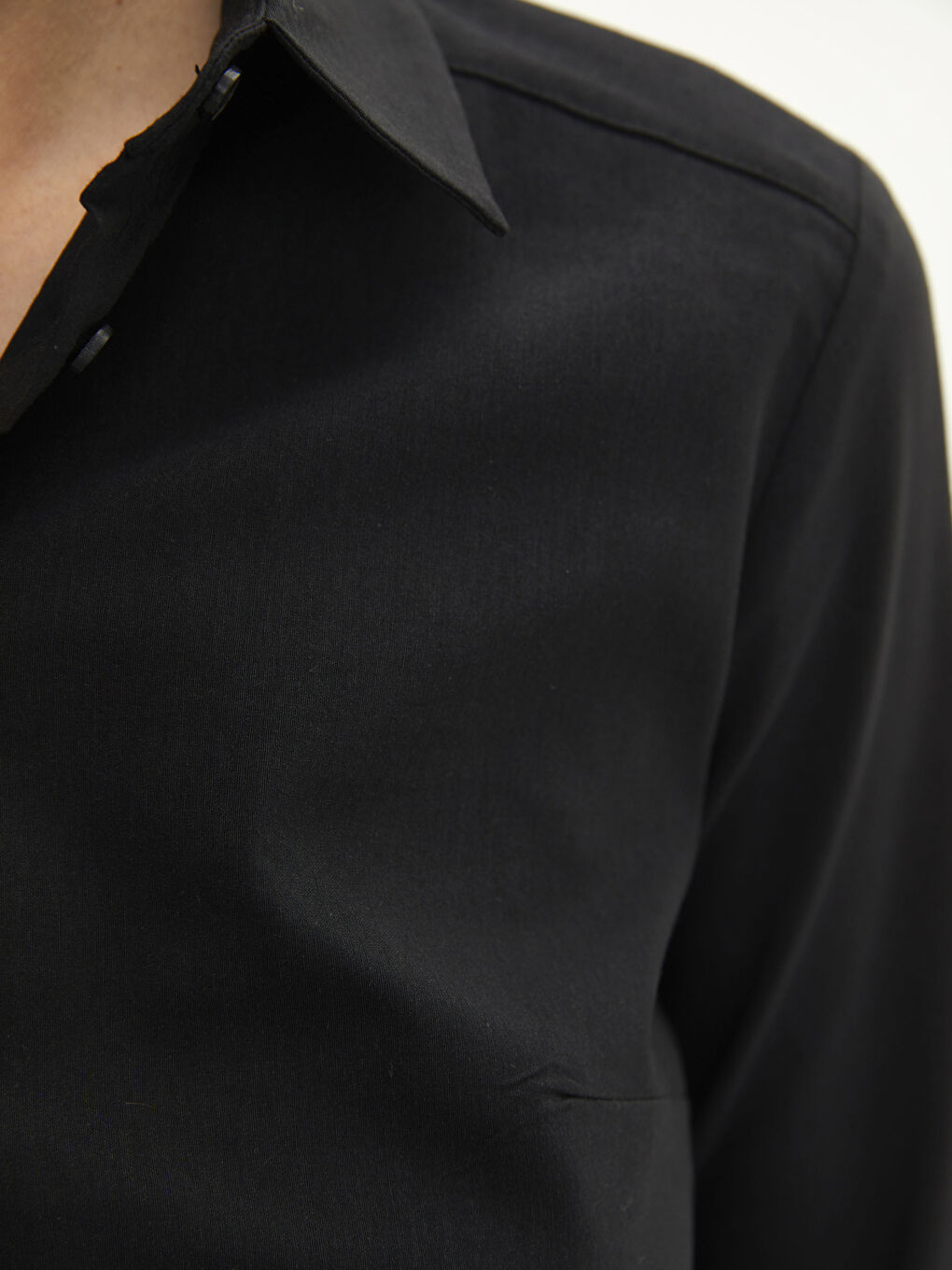 Siyah Önden Düğme Kapamalı Düz Uzun Kollu Kadın Gömlek-3