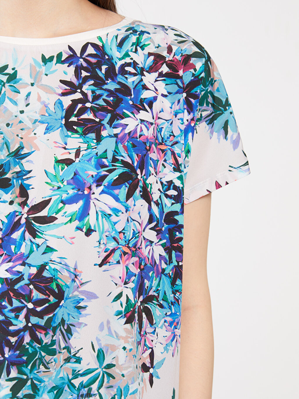 LCWAIKIKI Classic Crew Neck Floral Short Sleeve Women's T-Shirt -S2HB08Z8-F9C