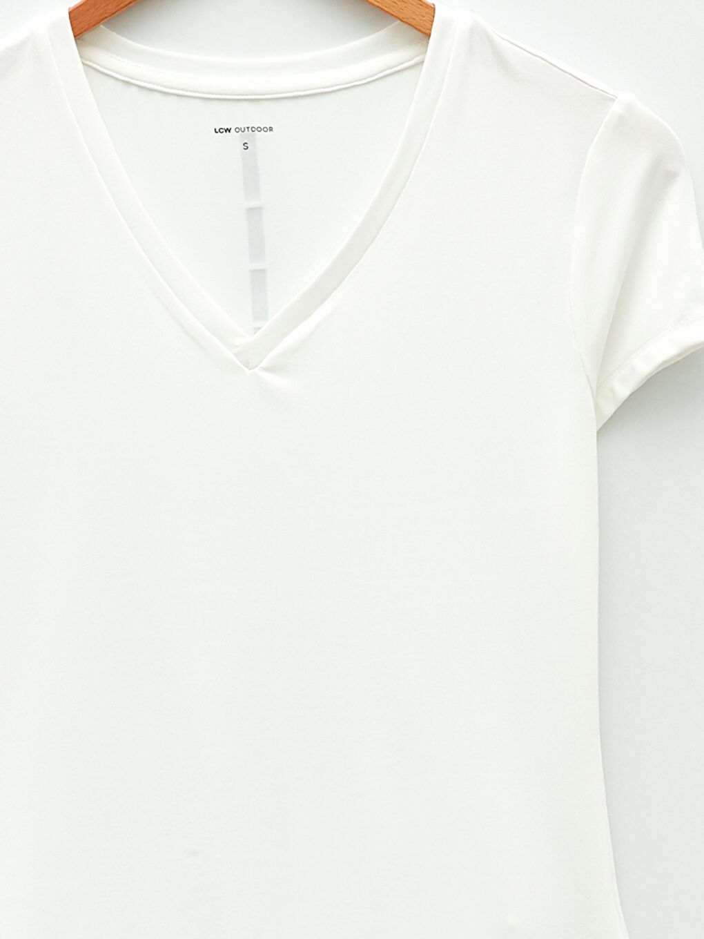 Beyaz V Yaka Baskılı Kısa Kollu Kadın Outdoor Tişört-7