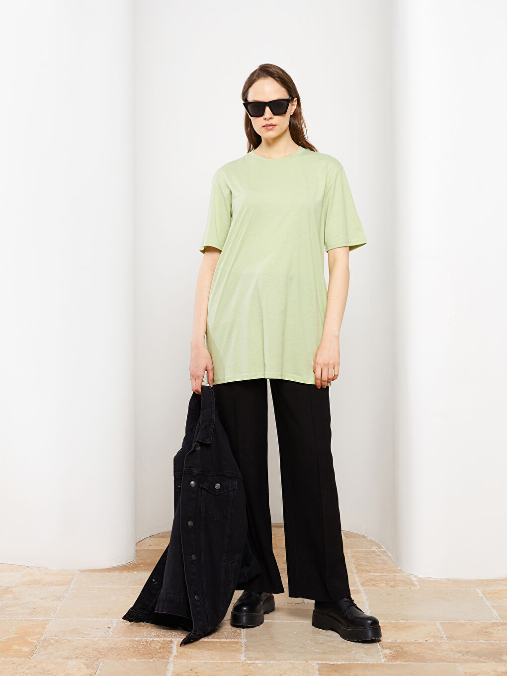 تونيك سادة بياقة دائرية وأكمام قصيرة للسيدات-1