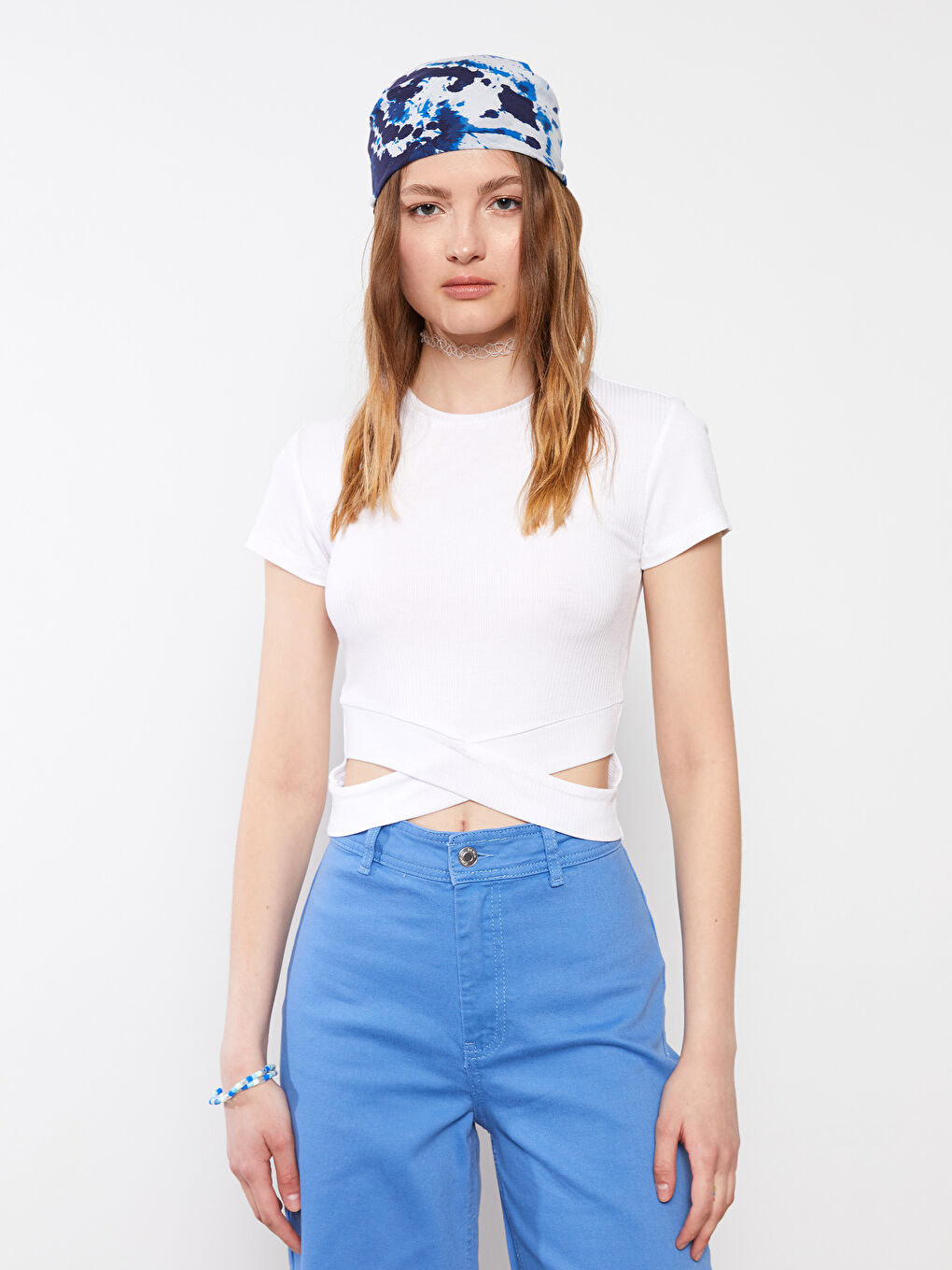 Beyaz Bisiklet Yaka Düz Kısa Kollu Kadın Crop-1