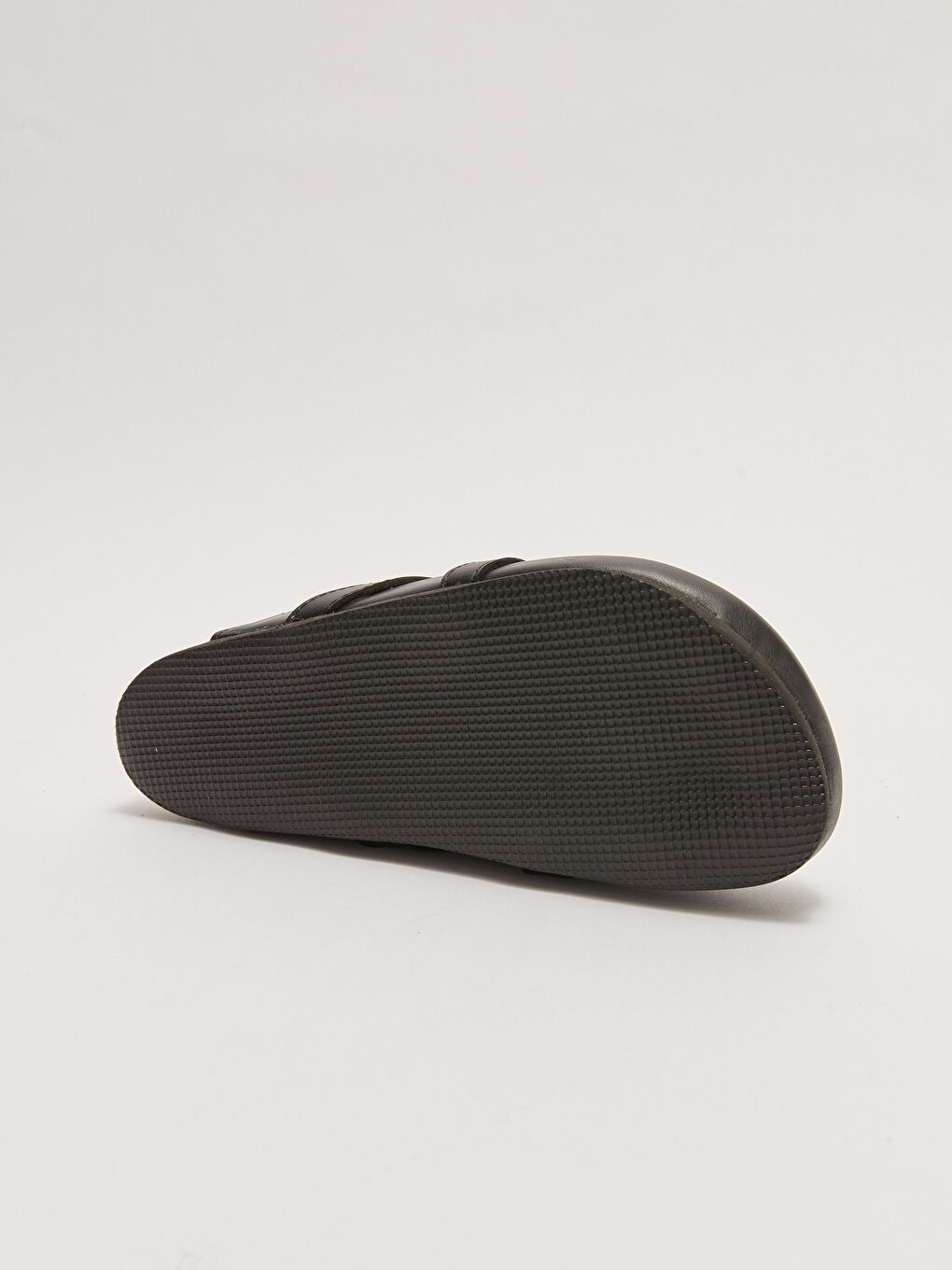 Siyah Deri Görünümlü Metal Tokalı Kadın Terlik-3