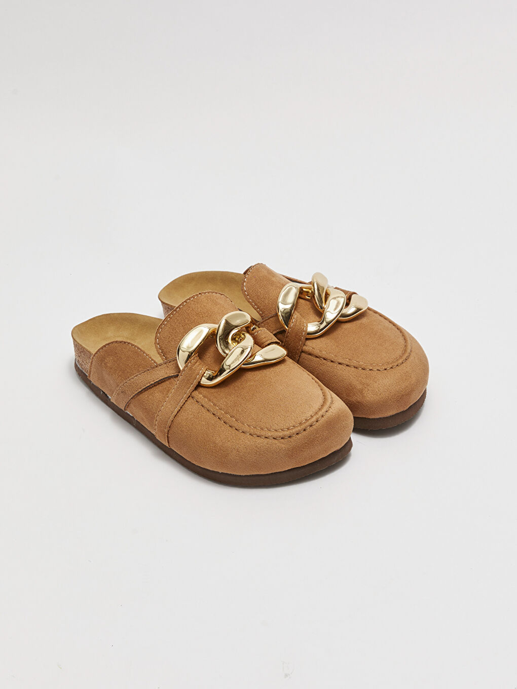 Kahverengi Deri Görünümlü Metal Tokalı Kadın Terlik