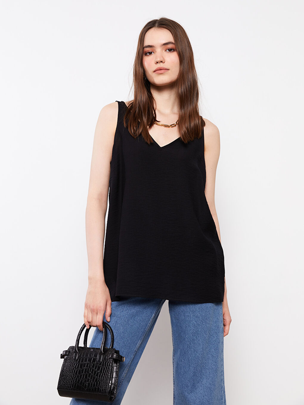 LCWAIKIKI Classic V-Neck Straight Sleeveless Poplin Women's Blouse -S2HD53Z8-CVL