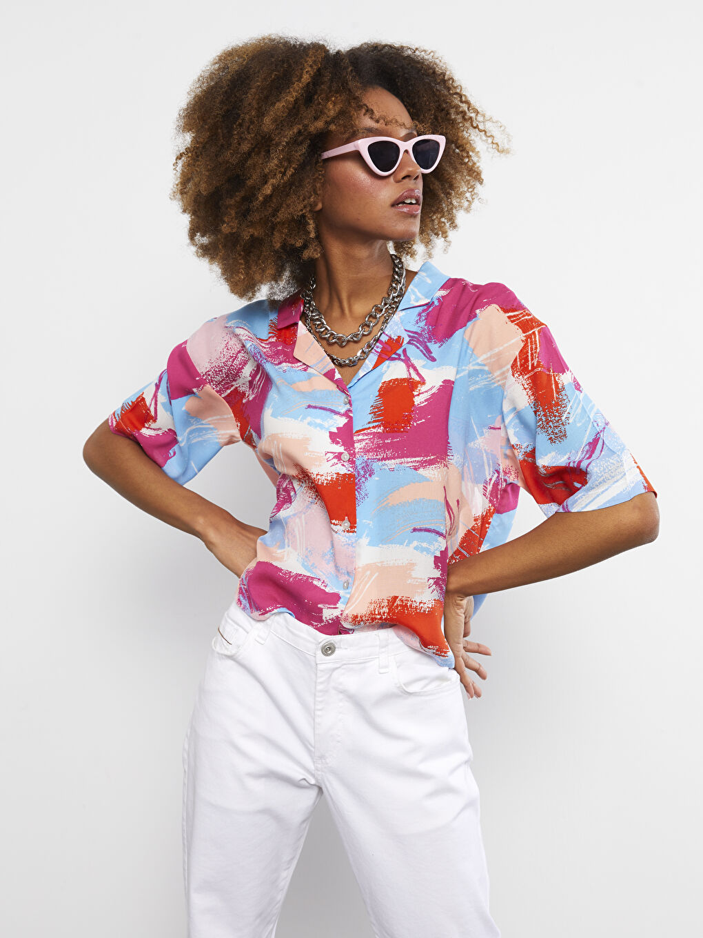 Chemise pour Femmes à Fermeture Boutonnée sur le Devant Imprimée à Manches Courtes en Viscose-1