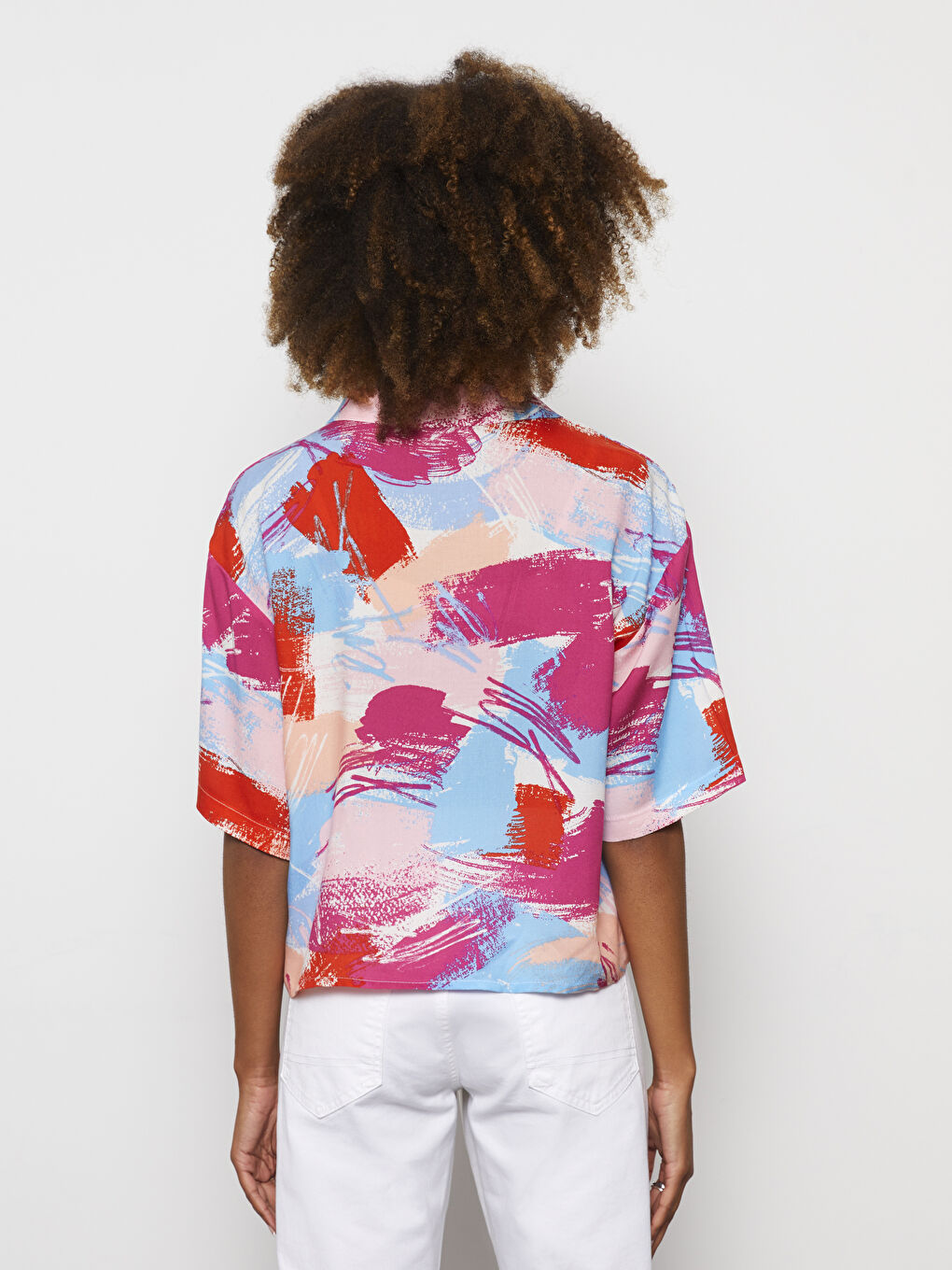 Chemise pour Femmes à Fermeture Boutonnée sur le Devant Imprimée à Manches Courtes en Viscose-4