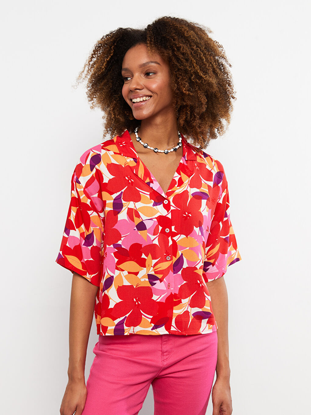 Chemise pour Femmes à Fermeture Boutonnée sur le Devant Imprimée à Manches Courtes en Viscose