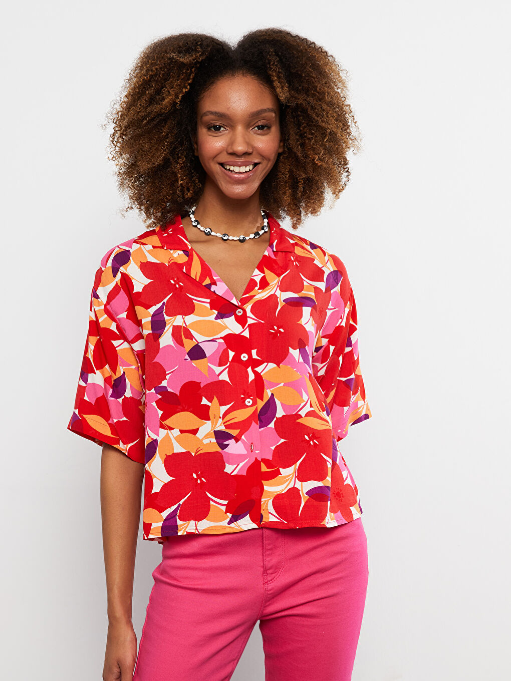 Chemise pour Femmes à Fermeture Boutonnée sur le Devant Imprimée à Manches Courtes en Viscose-1