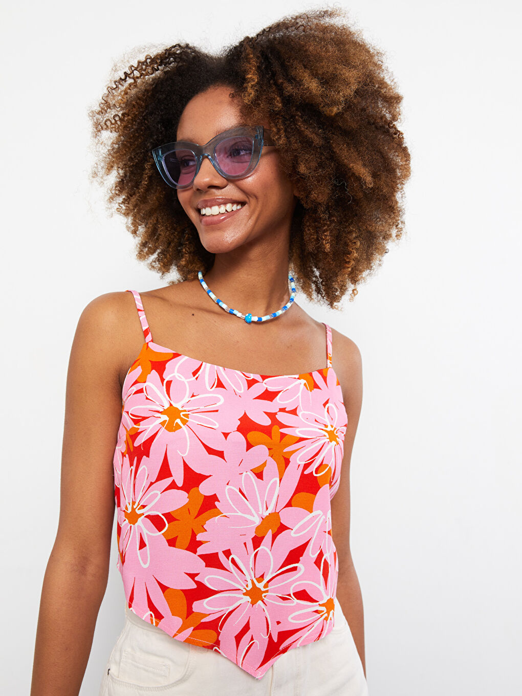 Pembe U Yaka Desenli Askılı Viskon Kadın Bluz