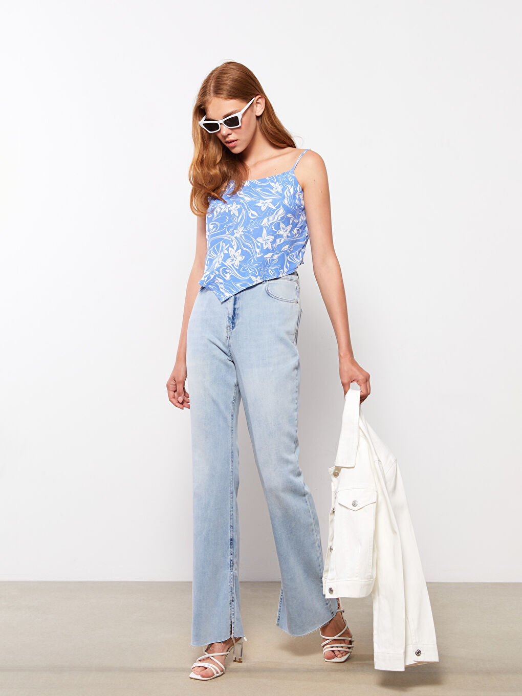 Mavi U Yaka Desenli Askılı Viskon Kadın Bluz-1