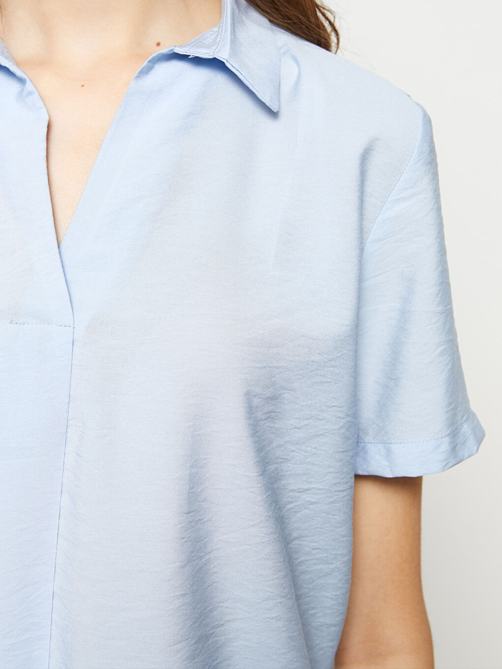 LCWAIKIKI Classic Shirt Collar Plain Short Sleeve Crepe Fabric Women's Blouse -S2HE03Z8-G9Q