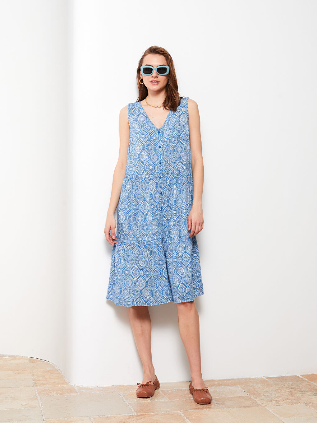 فستان نسائي بدون أكمام مطبوع بياقة على شكل حرف V من فيسكوز