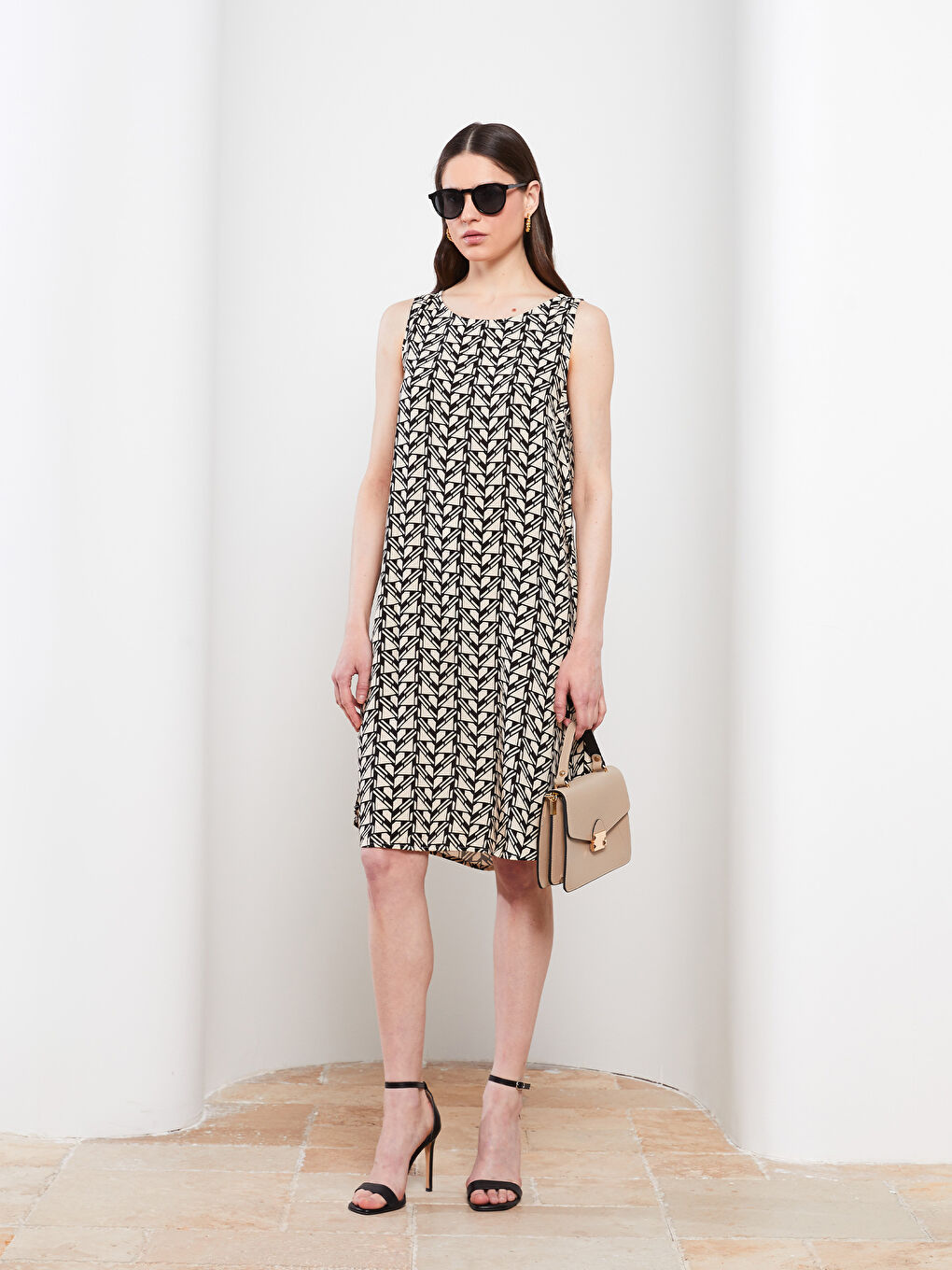 Siyah Bisiklet Yaka Desenli Kolsuz A Kesim Viskon Kadın Elbise-1