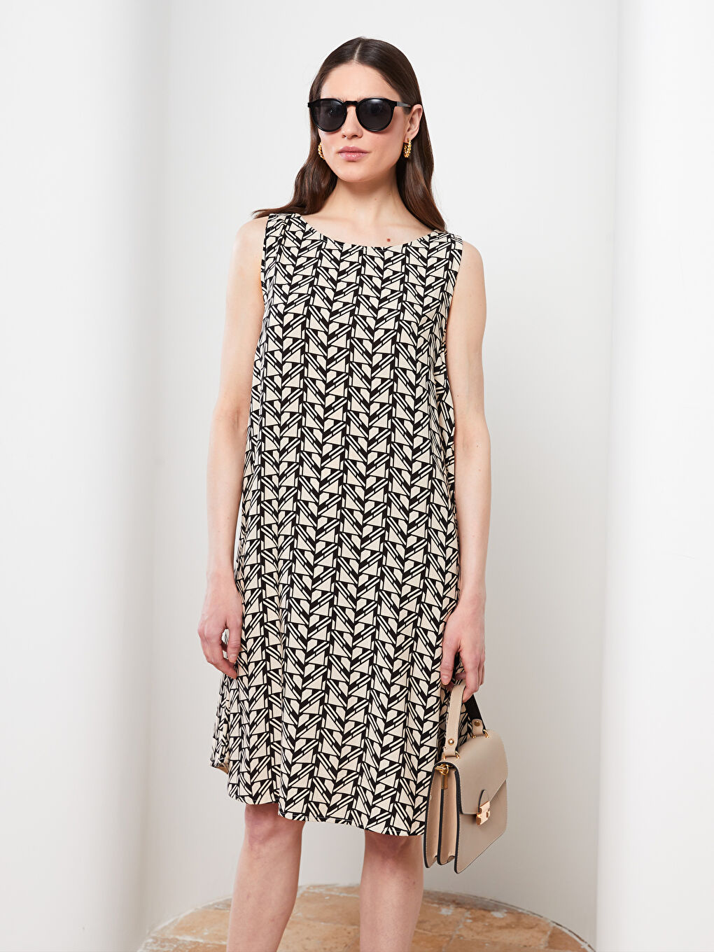 Siyah Bisiklet Yaka Desenli Kolsuz A Kesim Viskon Kadın Elbise-2