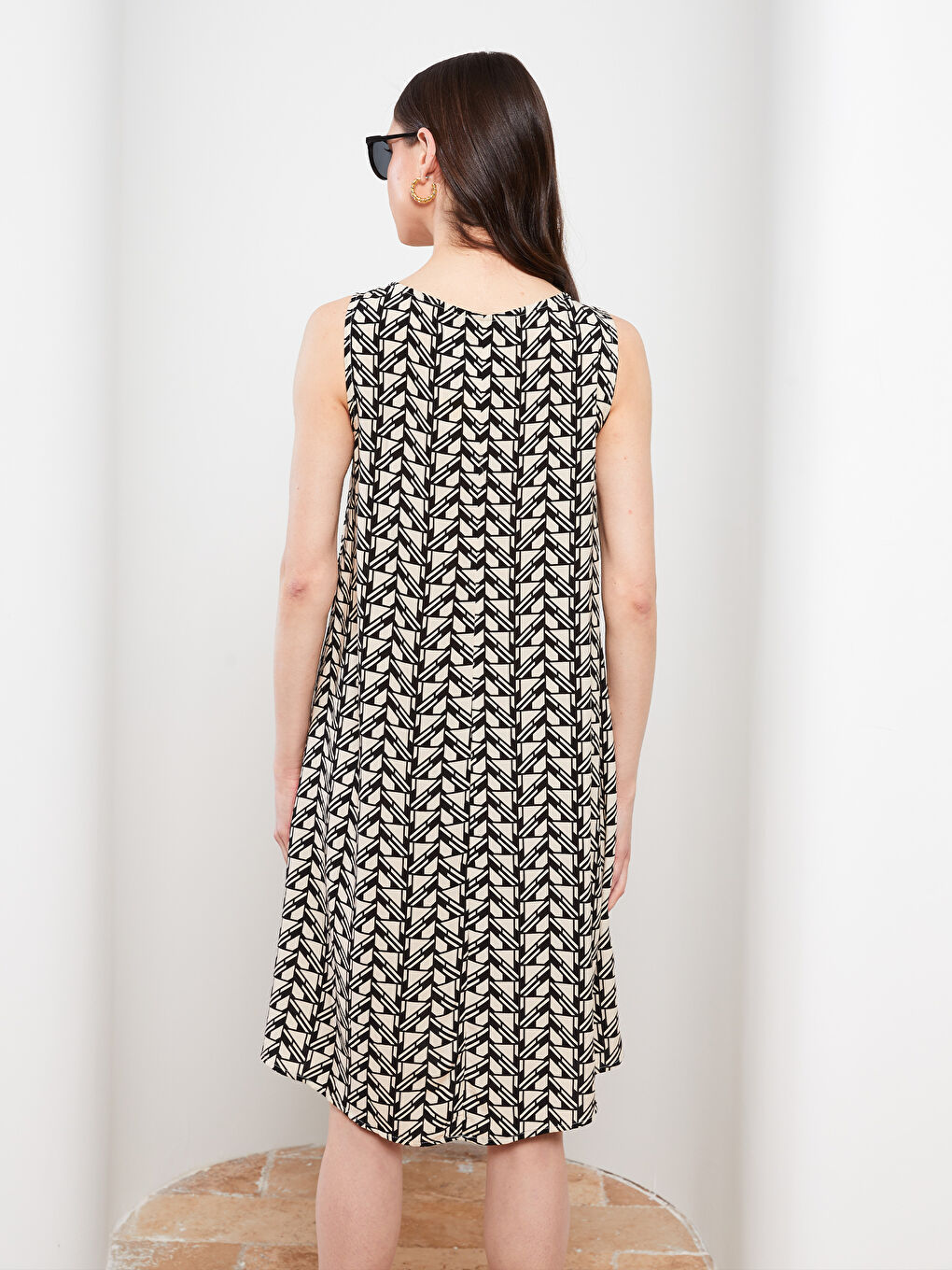 Siyah Bisiklet Yaka Desenli Kolsuz A Kesim Viskon Kadın Elbise-4