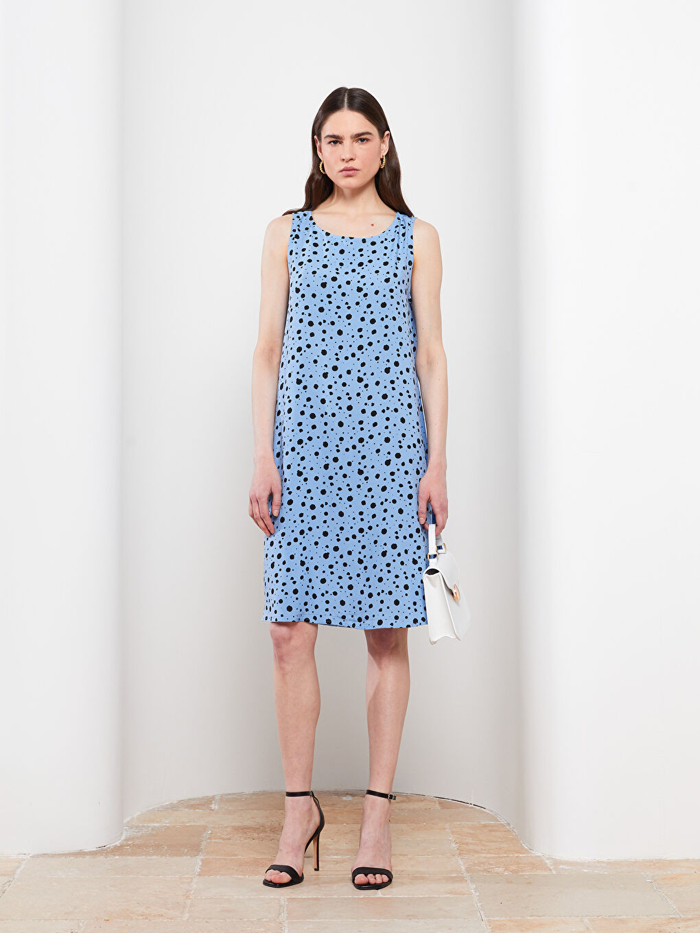 Robe pour Femmes en Viscose à Motifs sans Manches à Coupe A avec Col Rond-1