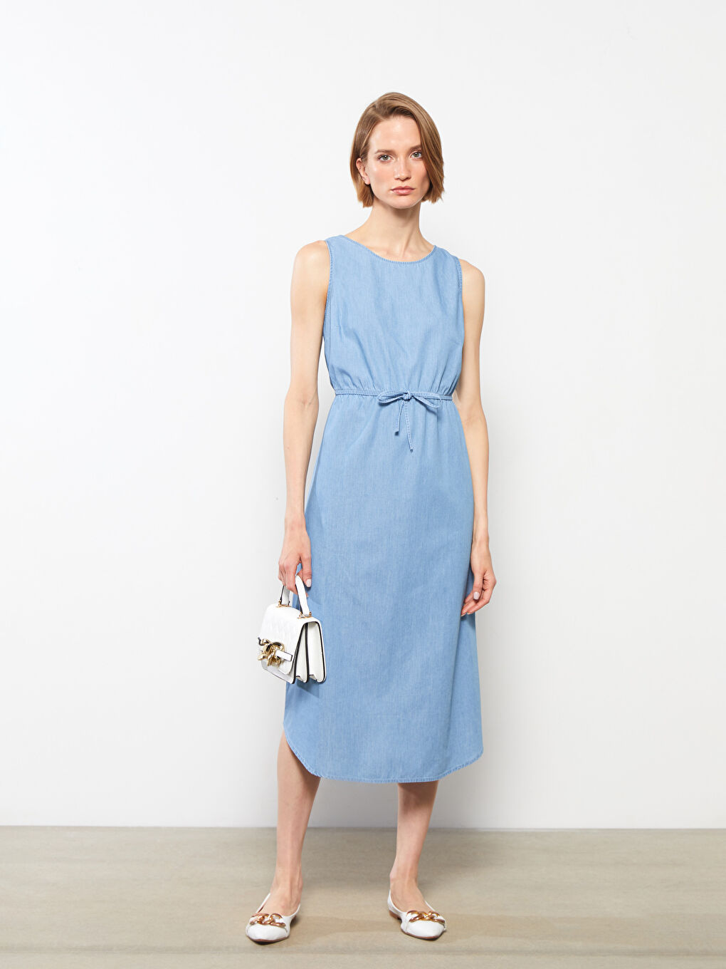 LCWAIKIKI Classic Women's Crew Neck Straight Sleeveless Jean Dress -S2HG36Z8-315
