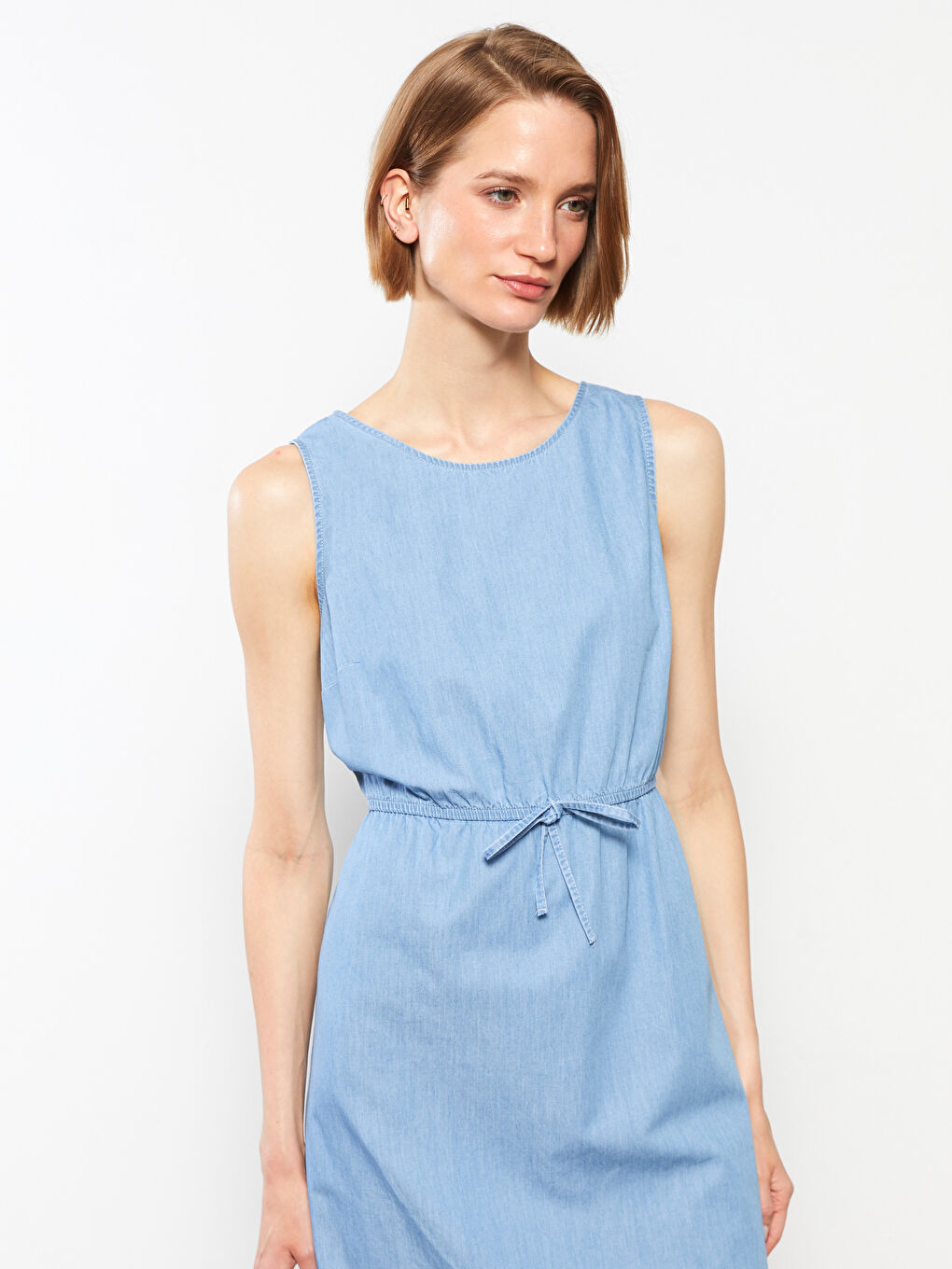 LCWAIKIKI Classic Women's Crew Neck Straight Sleeveless Jean Dress -S2HG36Z8-315