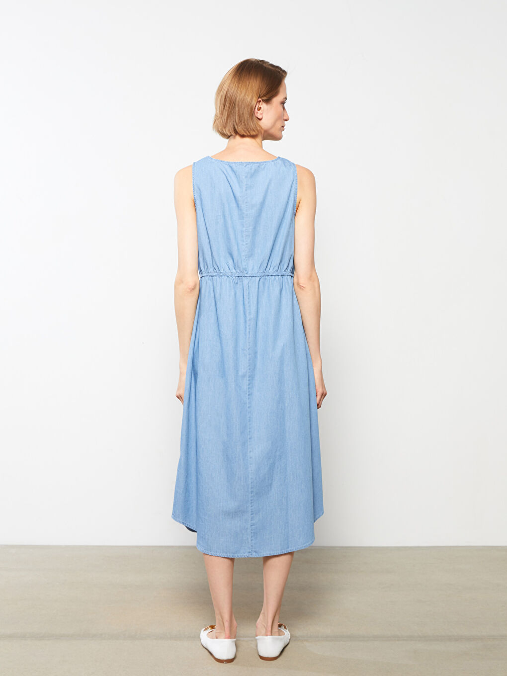 LCWAIKIKI Classic Women's Crew Neck Straight Sleeveless Jean Dress -S2HG36Z8-315