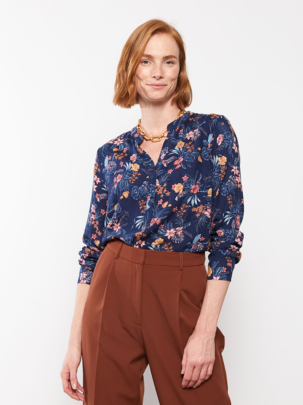 LC Waikiki Bluza sa Henley okovratnikom, cvetnim uzorkom, dugim rukavima, od viskoze za žene -S2HG51Z8-LSJ