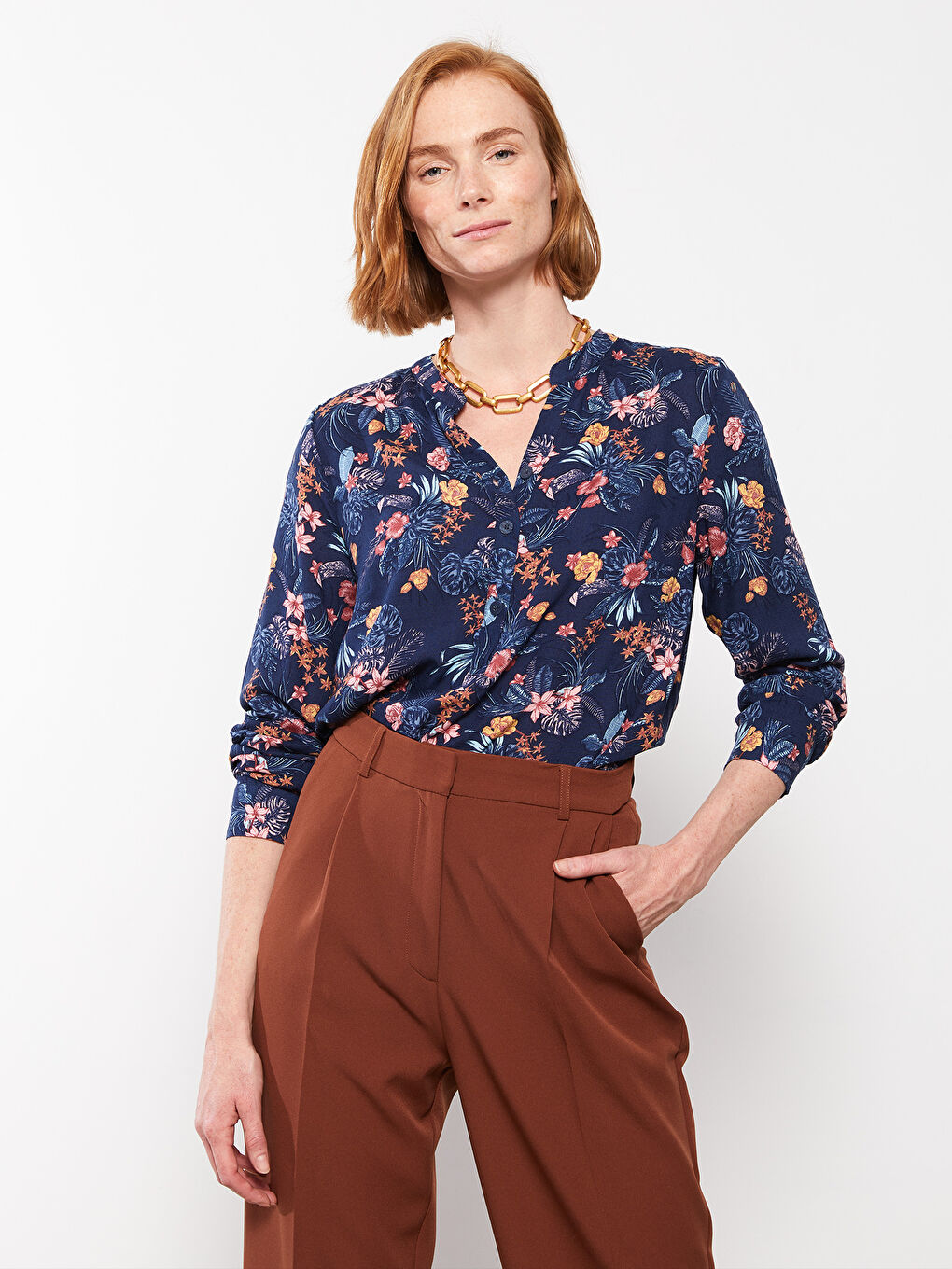 LC Waikiki Bluza sa Henley okovratnikom, cvetnim uzorkom, dugim rukavima, od viskoze za žene -S2HG51Z8-LSJ