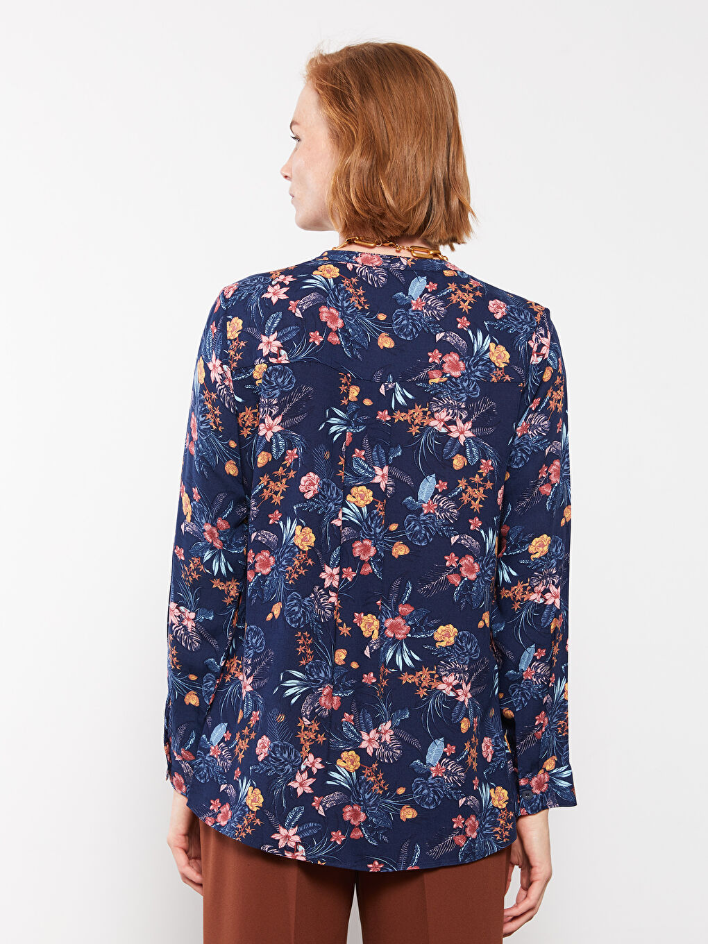 LC Waikiki Bluza sa Henley okovratnikom, cvetnim uzorkom, dugim rukavima, od viskoze za žene -S2HG51Z8-LSJ
