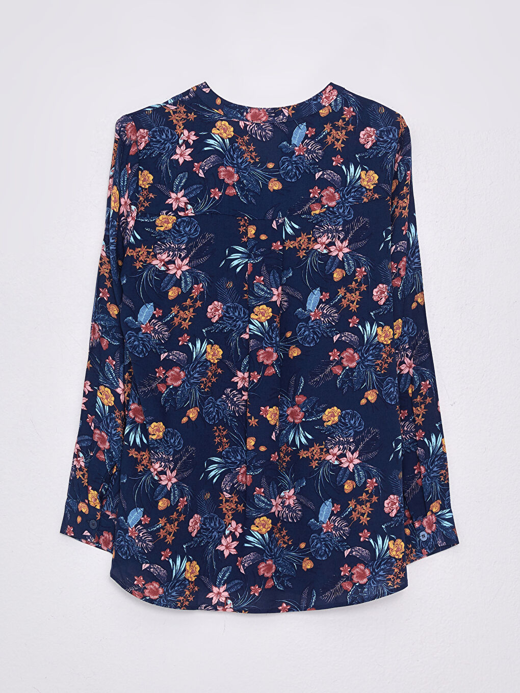 LC Waikiki Bluza sa Henley okovratnikom, cvetnim uzorkom, dugim rukavima, od viskoze za žene -S2HG51Z8-LSJ