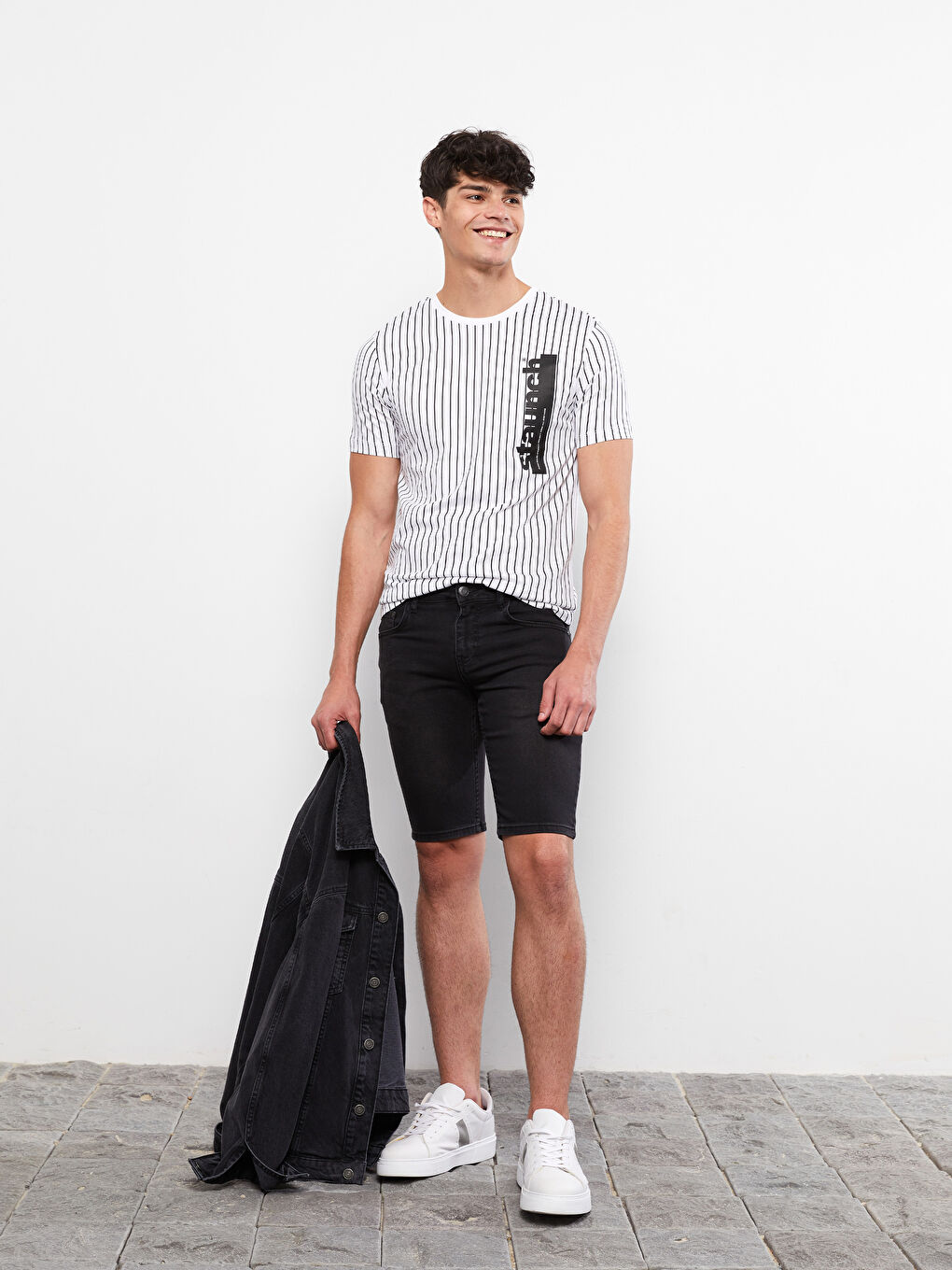 Beyaz Bisiklet Yaka Kısa Kollu Çizgili Penye Erkek Tişört