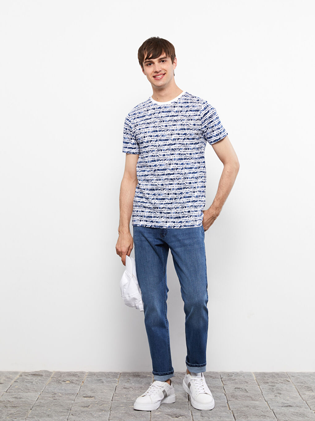 Beyaz Bisiklet Yaka Kısa Kollu Desenli Penye Erkek Tişört