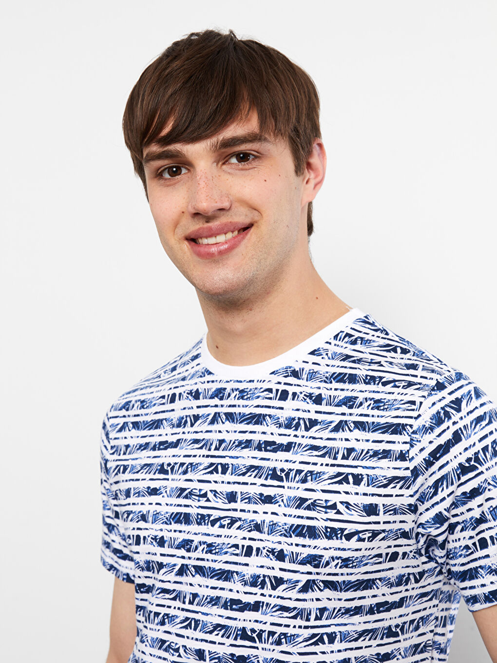 Beyaz Bisiklet Yaka Kısa Kollu Desenli Penye Erkek Tişört-2