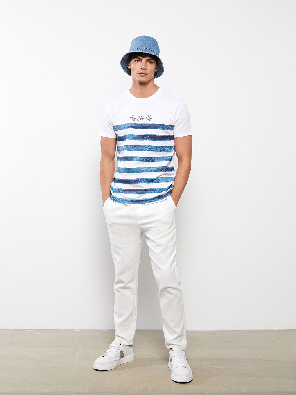 Beyaz Bisiklet Yaka Kısa Kollu Çizgili Penye Erkek Tişört