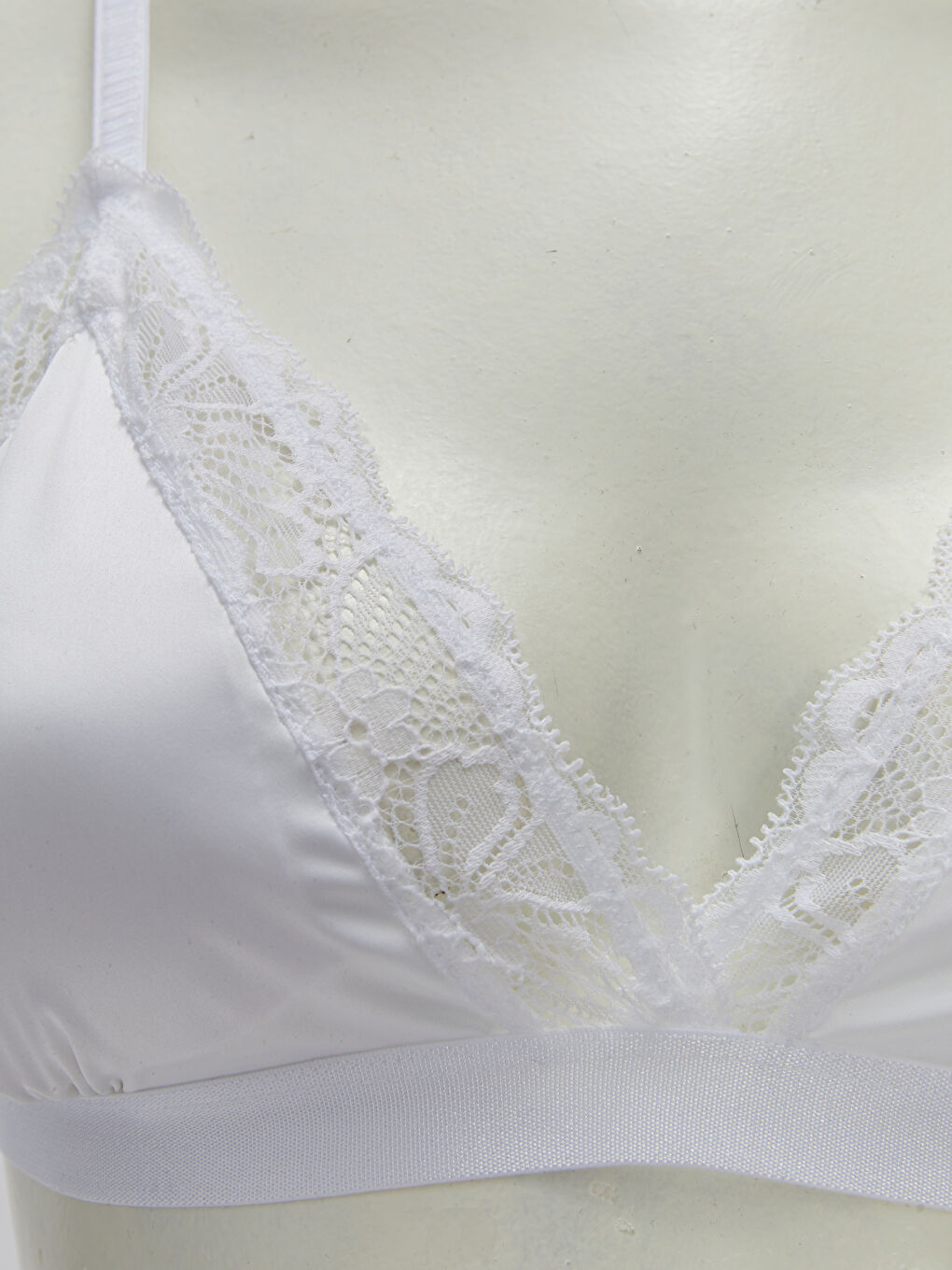 Beyaz Balensiz Dolgusuz Dantel Detaylı Saten Bralet Sütyen-2