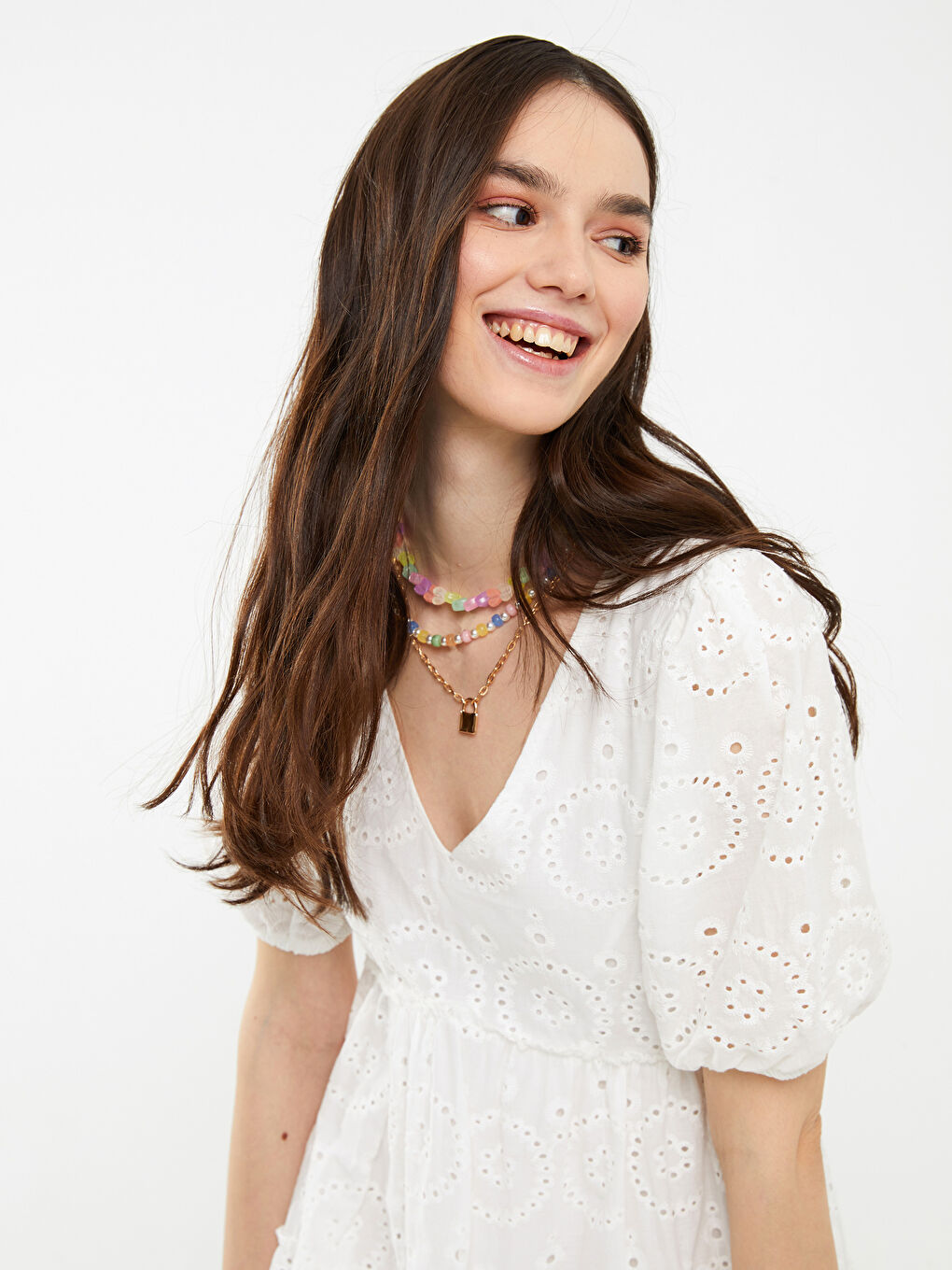 Beyaz V Yaka Kendinden Desenli Kısa Kollu Pamuklu Kadın Elbise-3