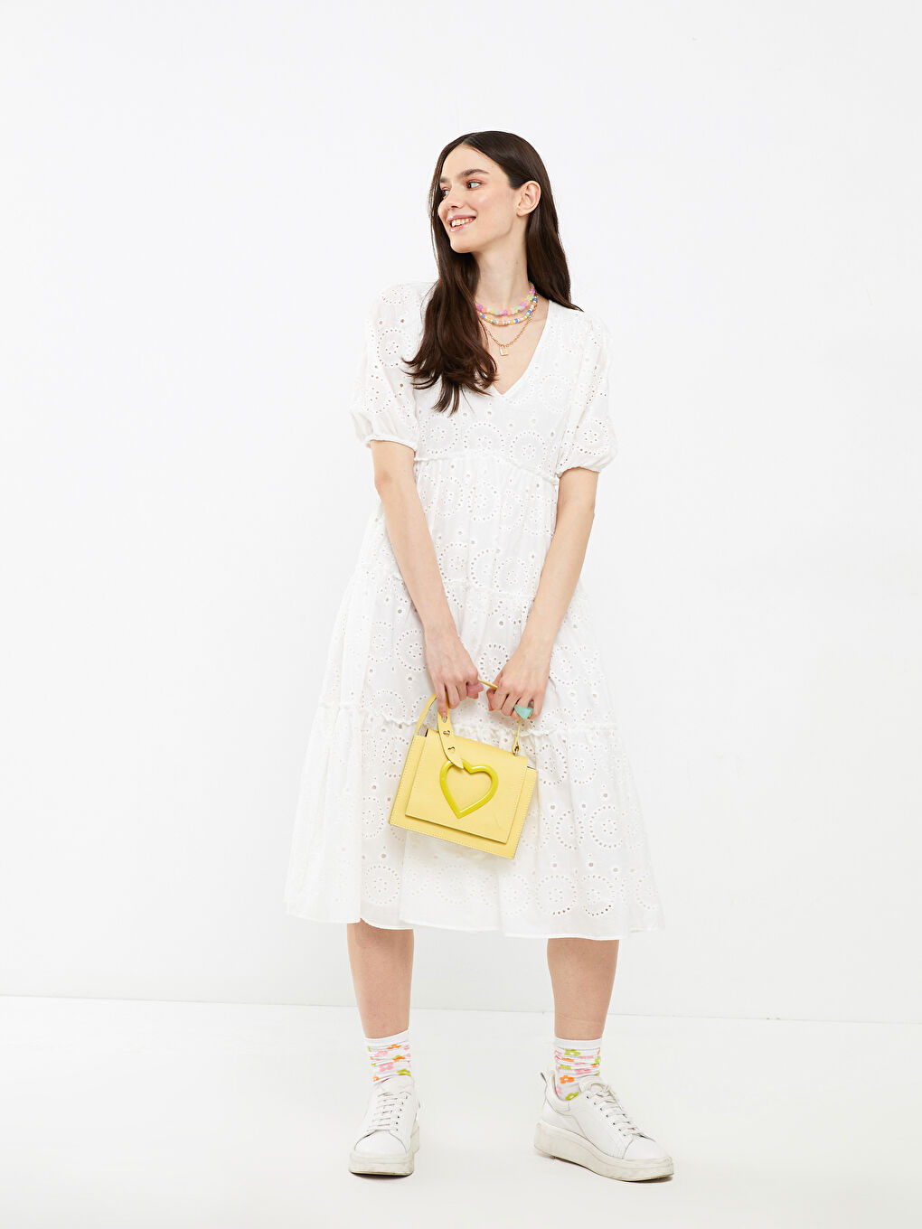 Beyaz V Yaka Kendinden Desenli Kısa Kollu Pamuklu Kadın Elbise-1