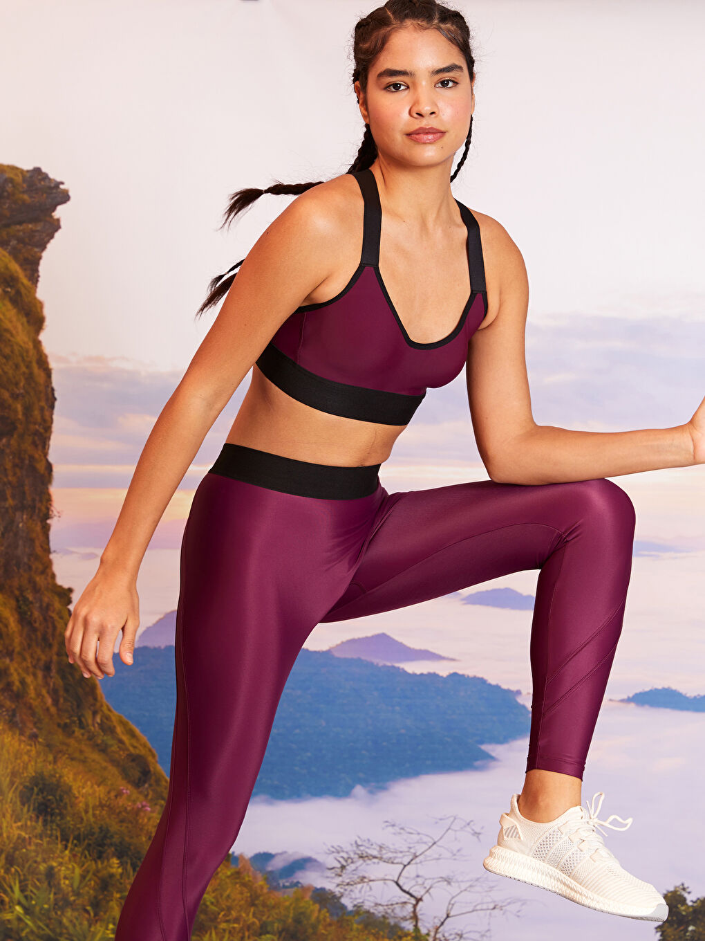 Bordo U Yaka Renk Bloklu Destekli Kadın Spor Büstiyer-1