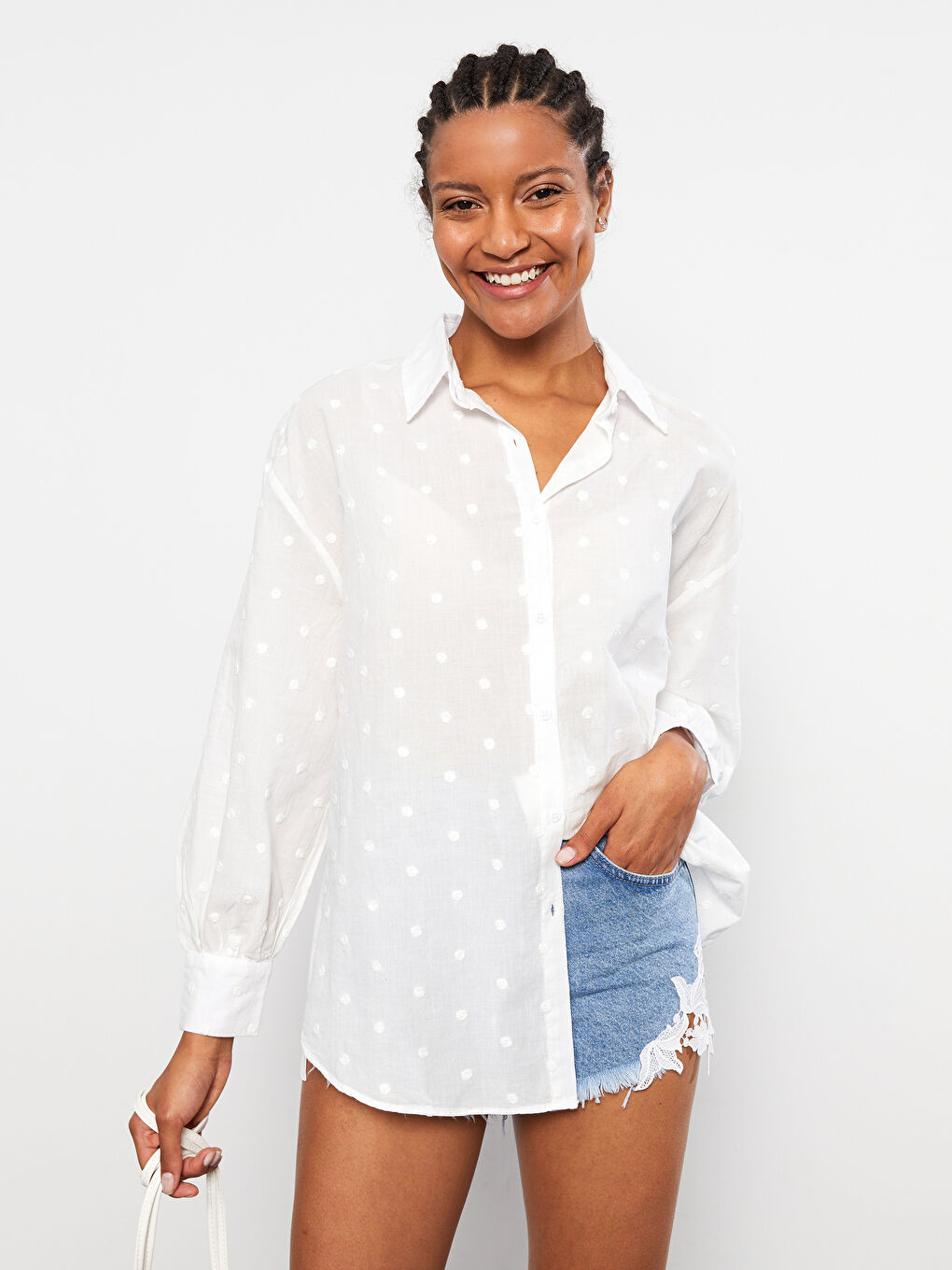 Beyaz Önden Düğme Kapamalı Puantiyeli Uzun Kollu Poplin Kadın Gömlek-1