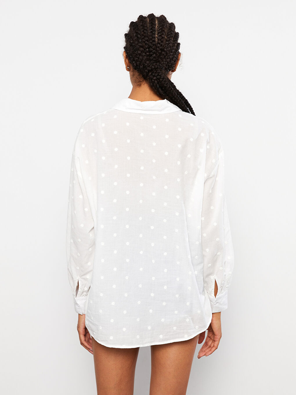 Beyaz Önden Düğme Kapamalı Puantiyeli Uzun Kollu Poplin Kadın Gömlek-4