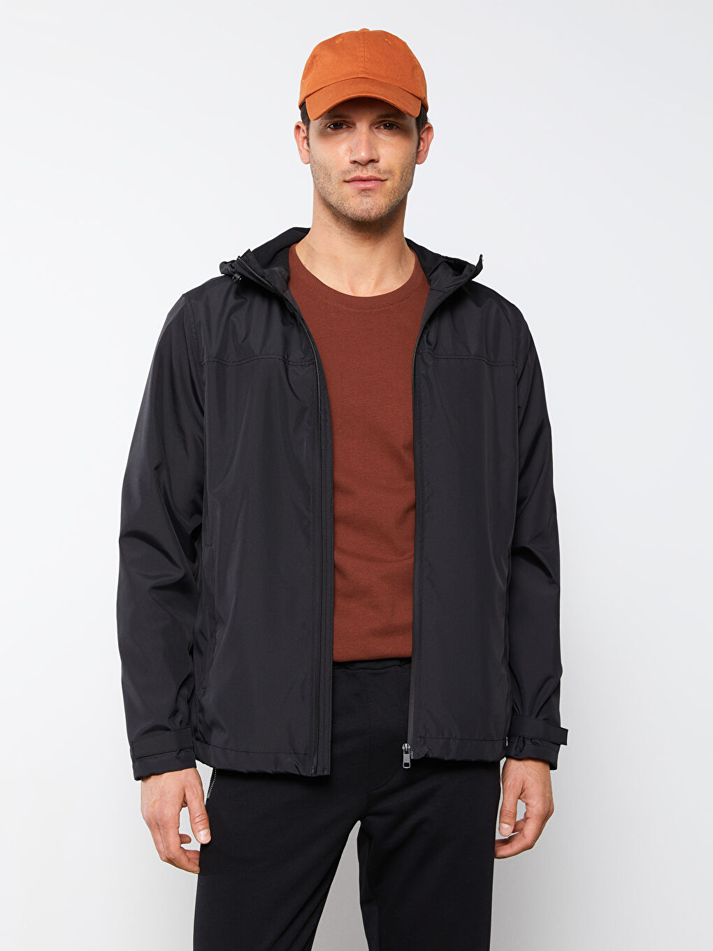 Siyah Standart Kalıp Kapüşonlu Erkek Yağmurluk