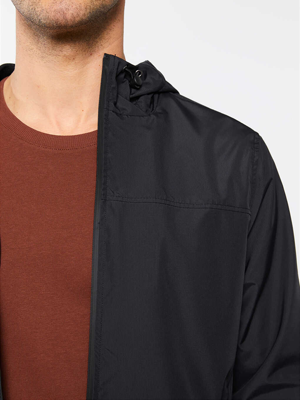 Siyah Standart Kalıp Kapüşonlu Erkek Yağmurluk-3