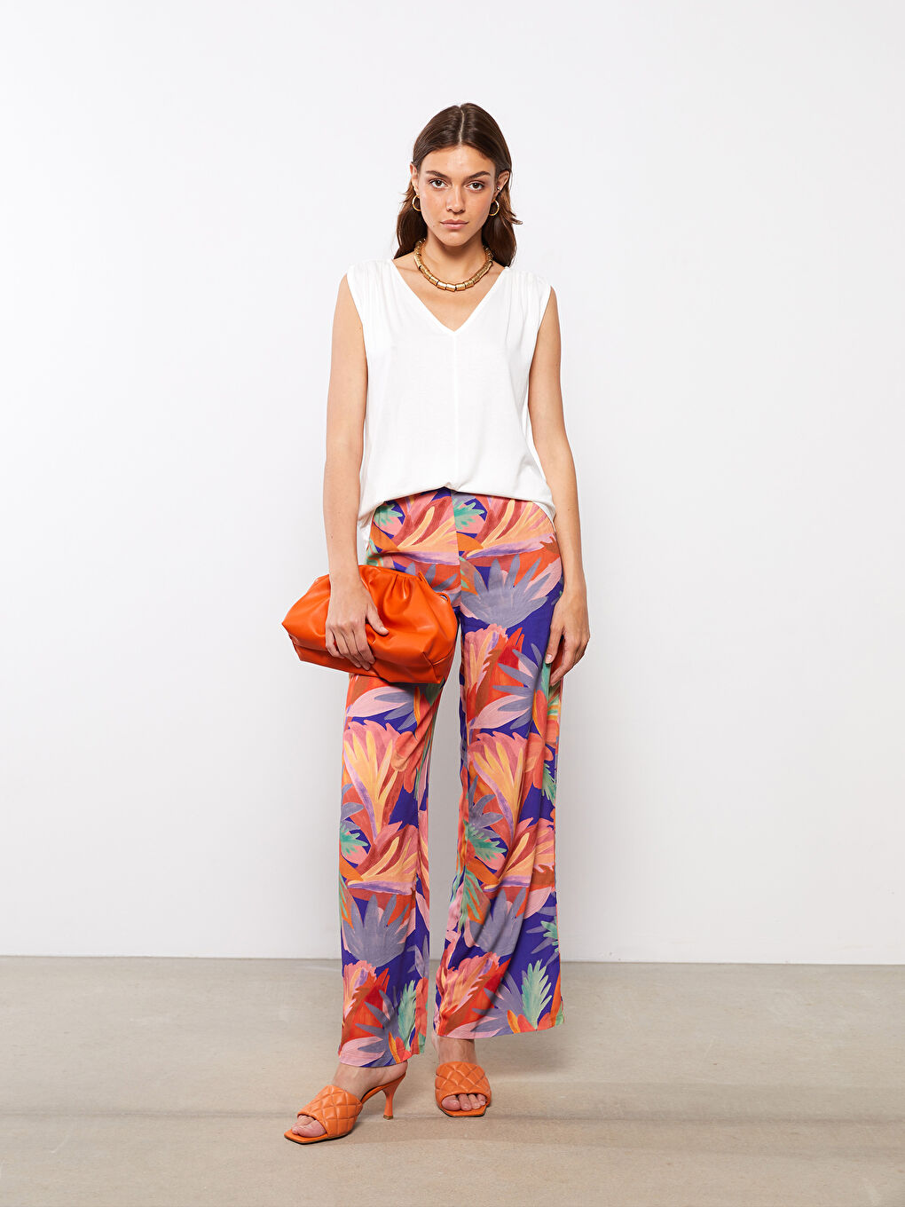 Ekru V Yaka Düz Krep Kadın Atlet